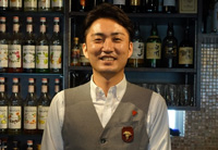 �����m������͓��{�o�[�e���_�[����q�Ŏx�����𖱂߂���̃��[�_�[�B�׋����C�x���g�ɂ��M�S�Ɏ��g�ށB