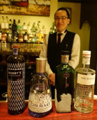 �F�����Ȃ̎����̂悤���ƌ����̂ŁA���x���甒�߂œX�ɏo�܂��Ə΂����ԑ�コ��