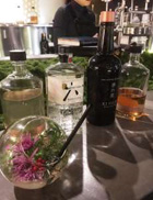 �{�E���^�ɐ����Ԃ̂悤�Ƀ{�^�j�J����u�����u�{�^�j�J���E�K�[�f���v